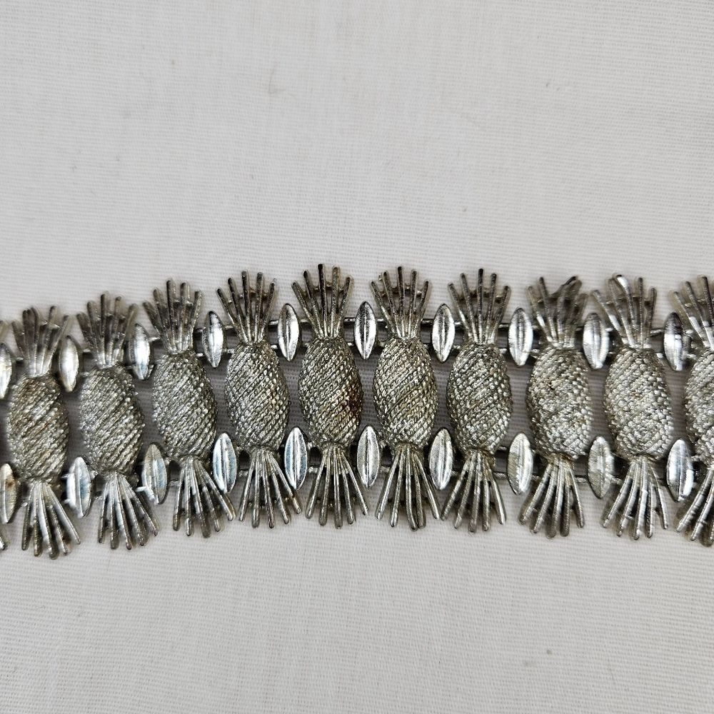 Sarah Coventry Vintage 1960s Pineapple Crown Panel Bracelet - Some Wear - Picture 5 of 12
